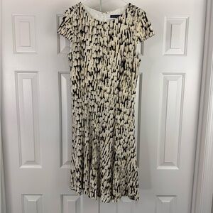 Jessica Howard Cream and Black Midi Dress